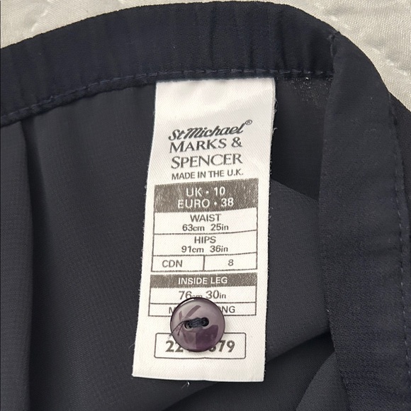 “Vintage St Michael by Marks & Spencer – Made in the UK”.
Wide leg size M - Picture 7 of 11